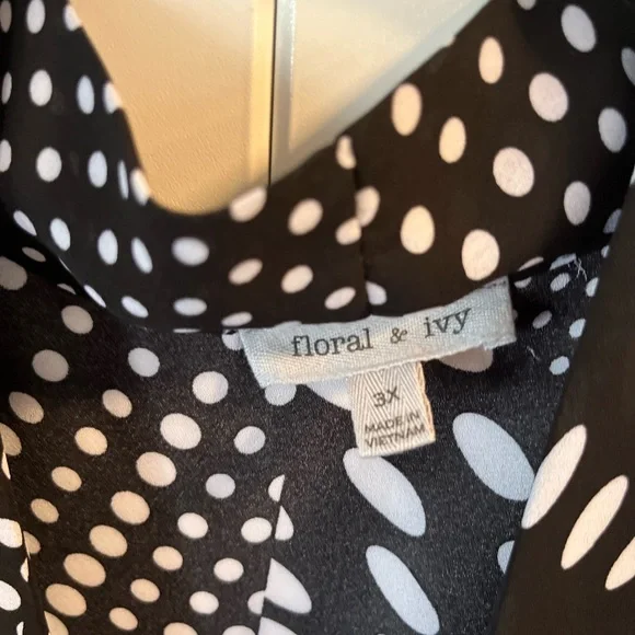 Sleeveless Black & White Polka Dot Blouse - Picture 3 of 6